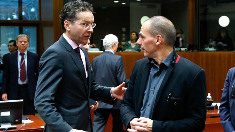 Los ministros de economía y finanzas del euro esperan que Grecia pida una prórroga del rescate