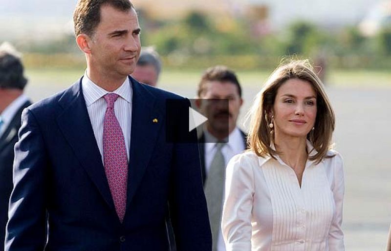 Doña Letizia y Don Felipe, a su llegada al aeropuerto Benito Juárez de la capital mexicana.