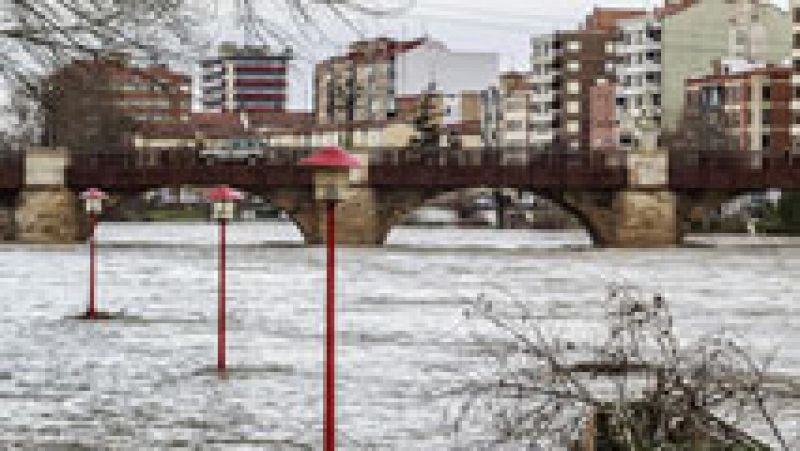 Mañana se mantiene viento fuerte en Canarias, litoral de Galicia y Cantábrico