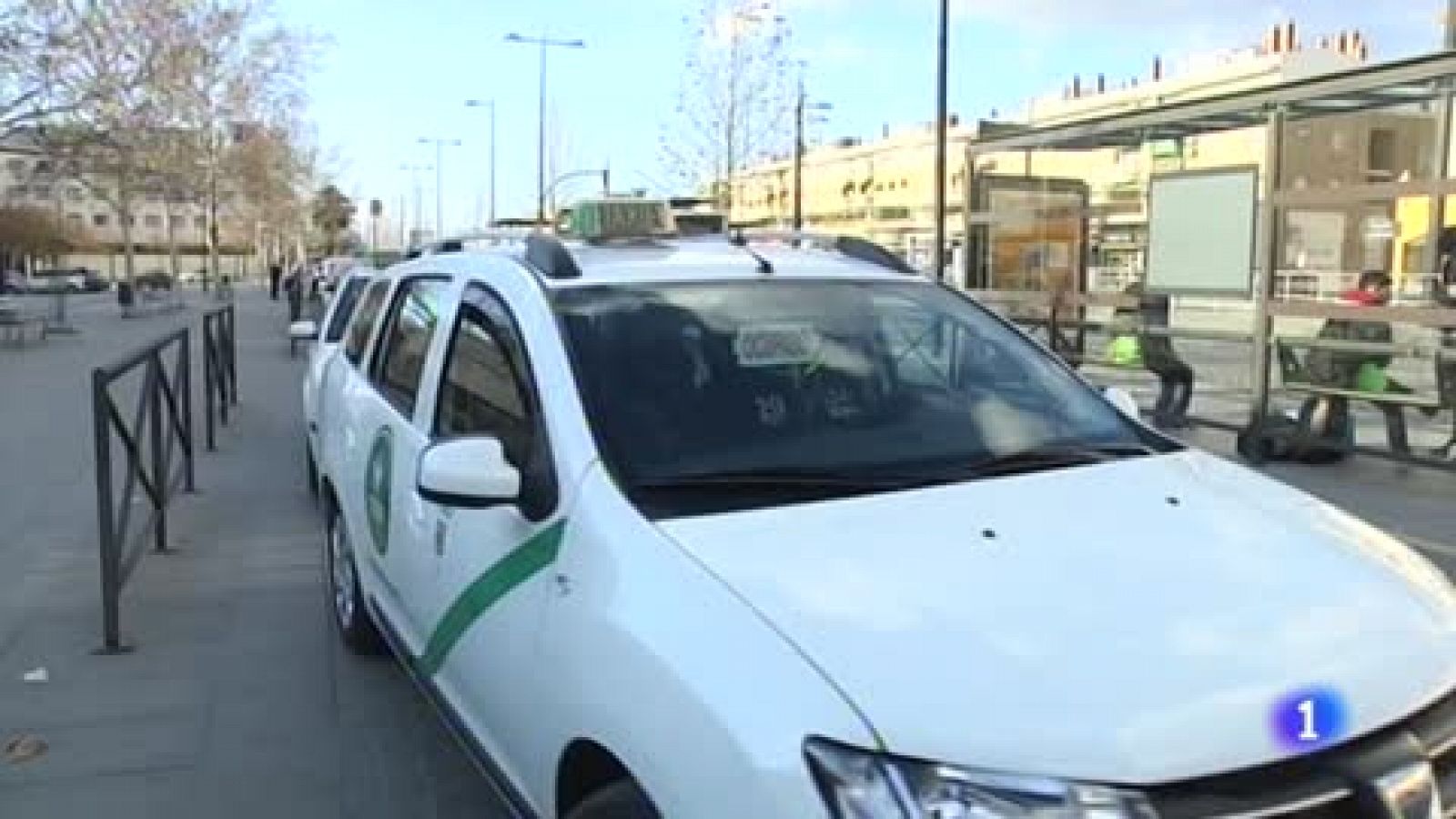 Telediario 1: Los taxistas en Granada deberán tener la ESO y vestir correctamente | RTVE Play