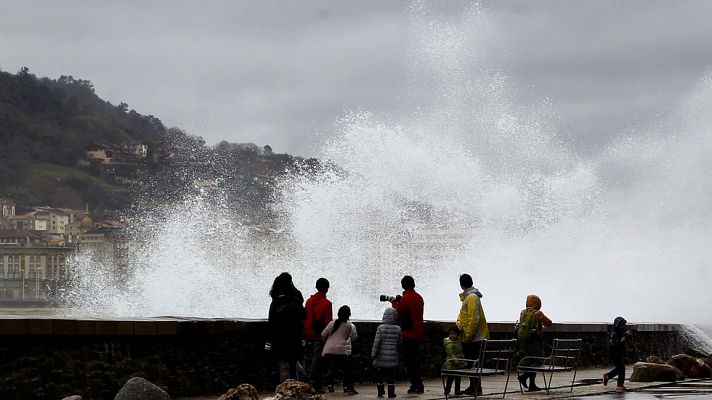 El tiempo - Lluvias y vientos fuertes con descenso de la cota de nieve