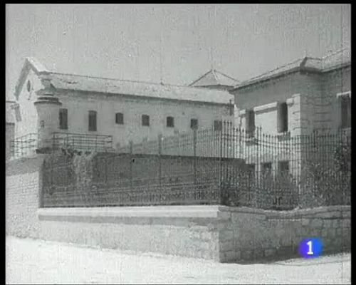 Amar en tiempos revueltos - Juanito Grande visita al Chico