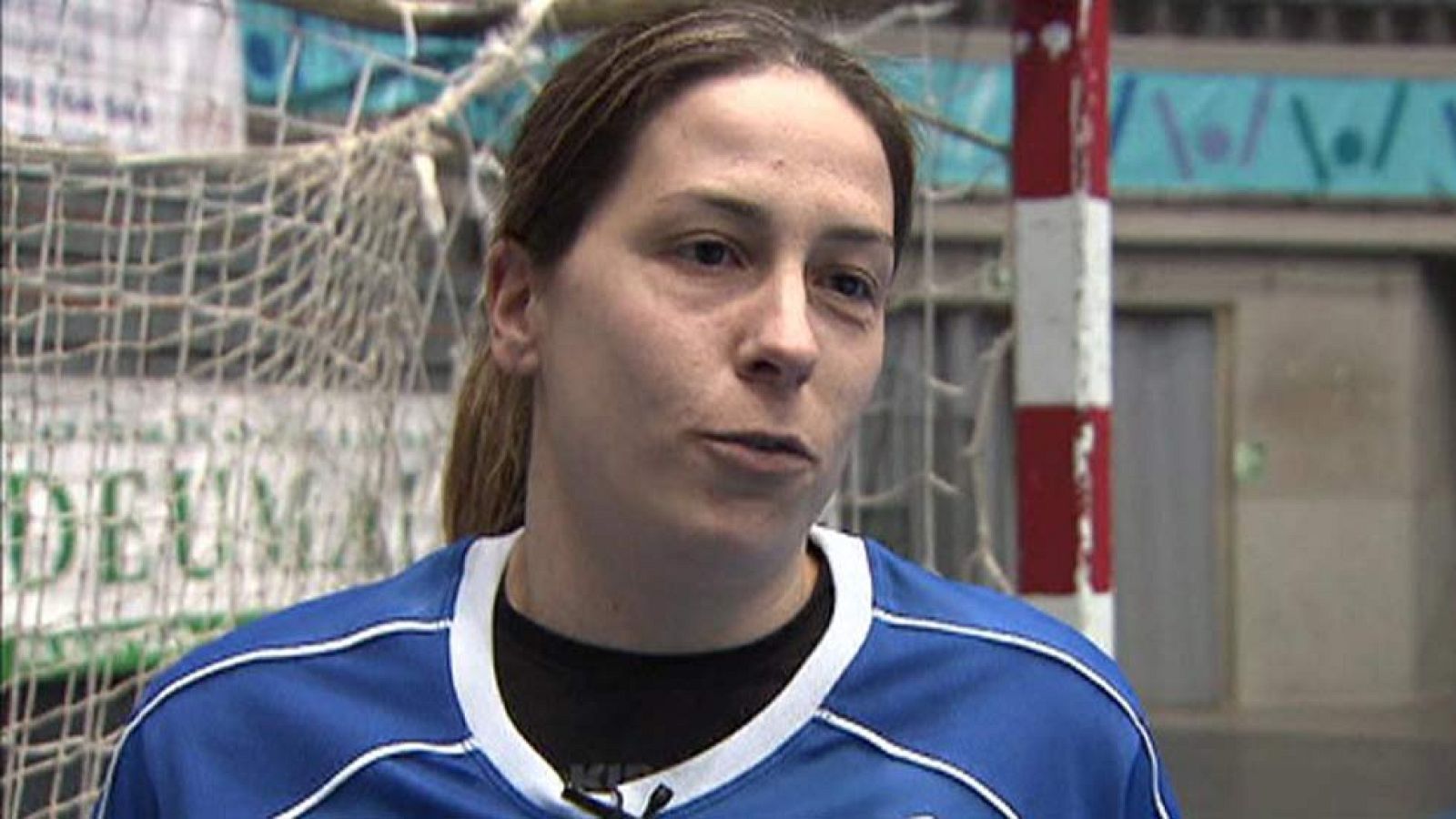 Reportaje sobre la jugadora de balonmano Ana Temprano, portera del Bera Bera y de la selección española.