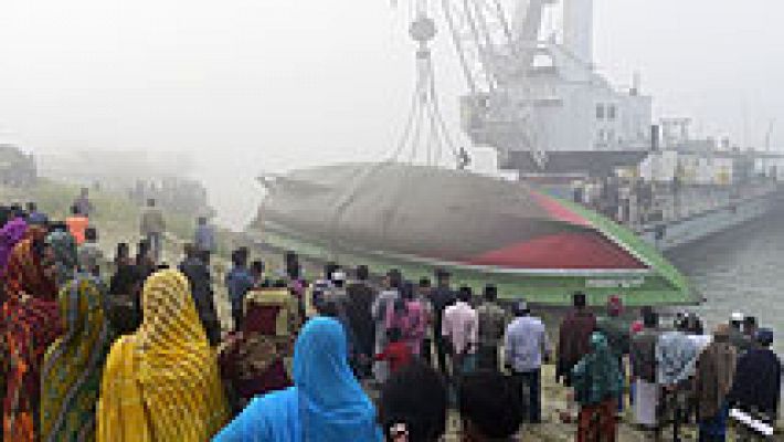 Mueren al menos 68 personas en el naufragio de un ferry en Bangladesh