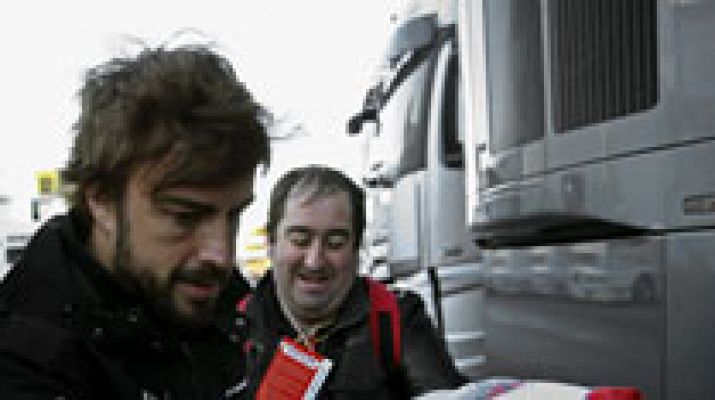 Ángel Nieto y Carlos Sáinz desean a Alonso una pronta recuperación
