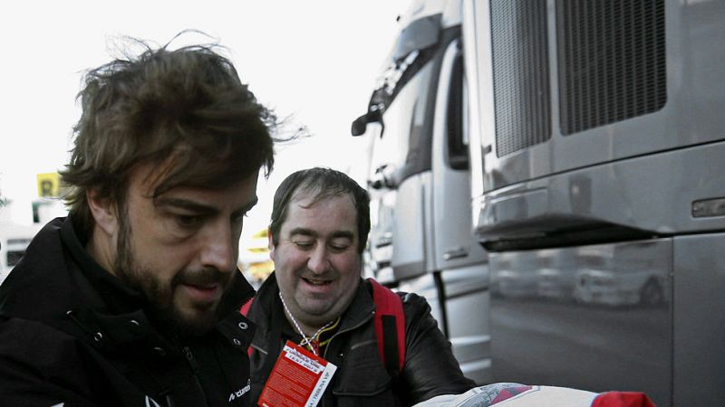 Ángel Nieto y Carlos Sáinz  desean a Alonso una pronta recuperación