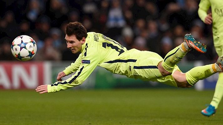 Champions League - Messi falla el penalti que podría dar el 3-1 en el minuto 93 en su duelo con el City