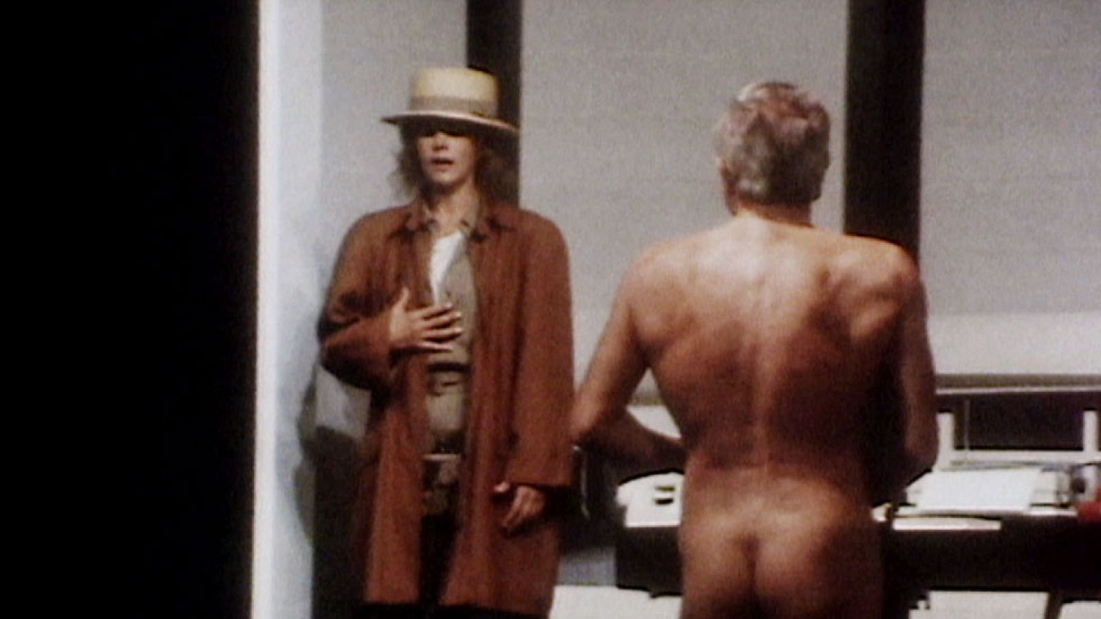 Cuéntame cómo pasó - La reacción de las chicas de San Genaro al ver el culo de Arturo Fernández