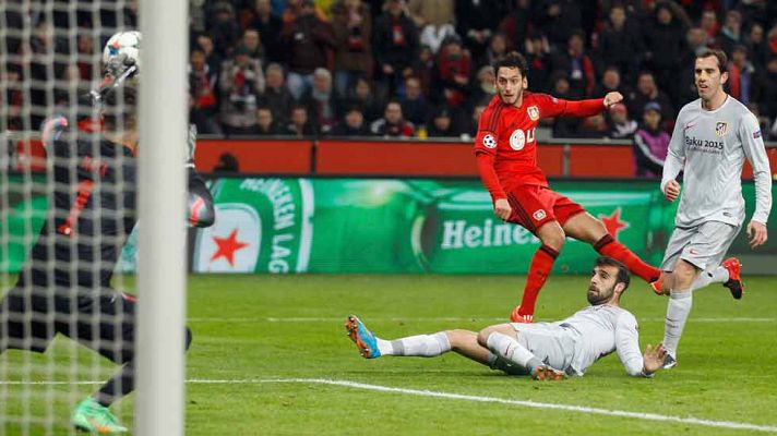 Champions League - Calhanoglu perfora la portería de Moyá (1-0)