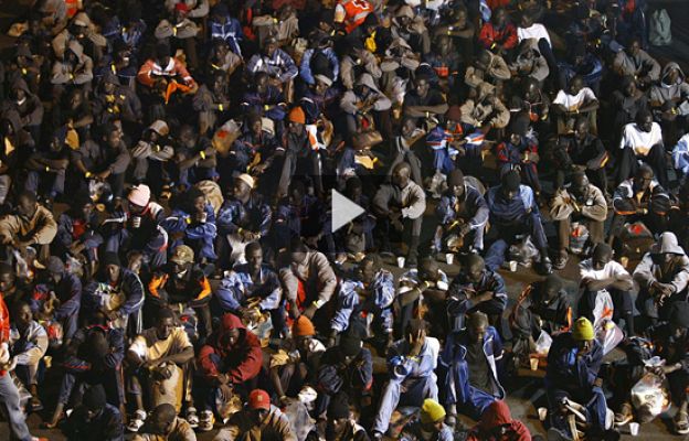  - 229 inmigrantes en una patera