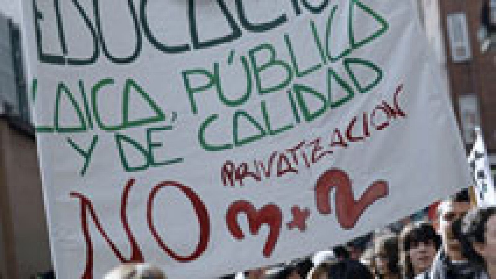 Cientos de estudiantes se manifiestan en el segundo día de huelga contra la reforma de grados