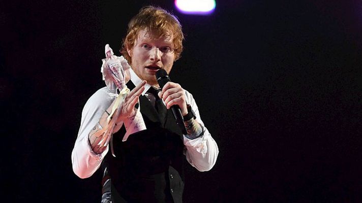 Telediario 1 - El cantautor Ed Sheeran triunfa en los premios de la música británica