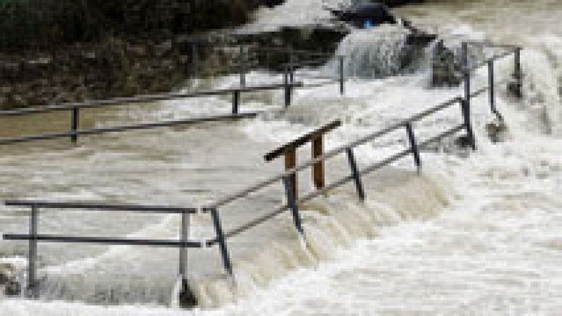 La comarca de Pamplona inundada y nueve pueblos en alerta roja por riesgo de desbordamiento