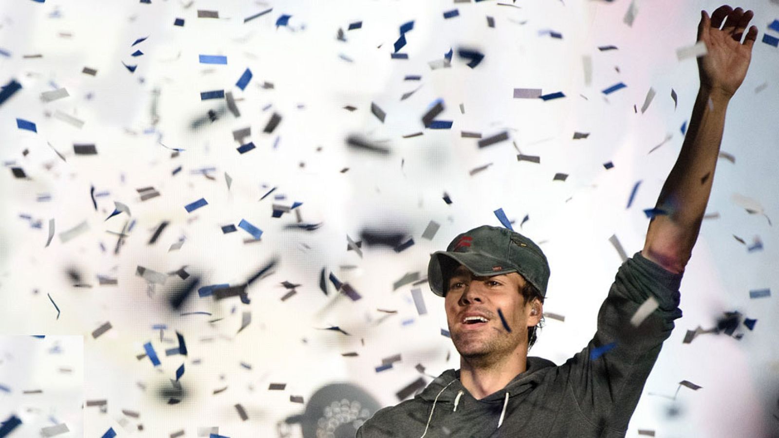 Enrique Iglesias presenta su nuevo video clip grabado en España