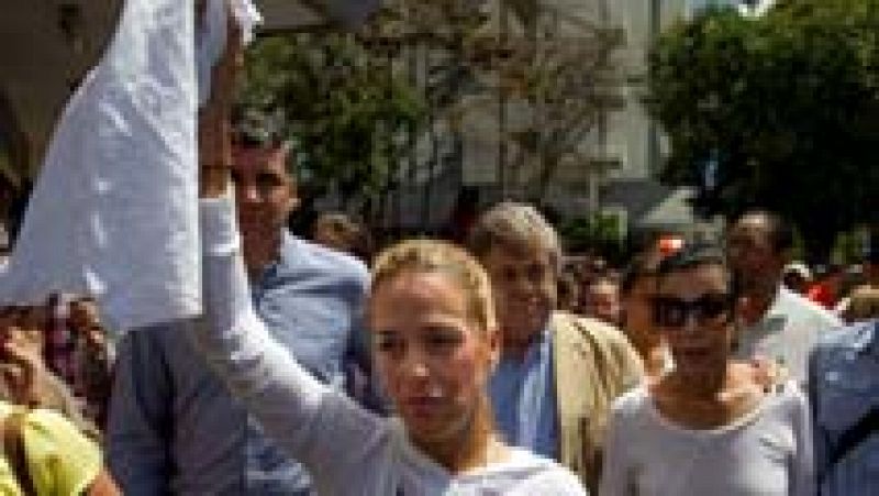 La mujer de Leopoldo López: "En Venezuela encarcelan a quien protesta. Pero no me voy a callar"