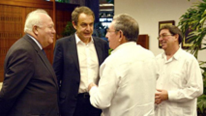 Zapatero visita La Habana y se reúne con Raúl Castro