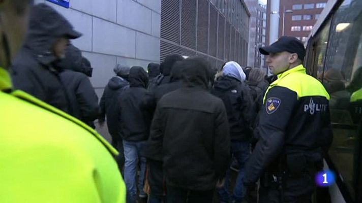 La policía holandesa detiene a 18 aficionados del Feyenoord y la Roma