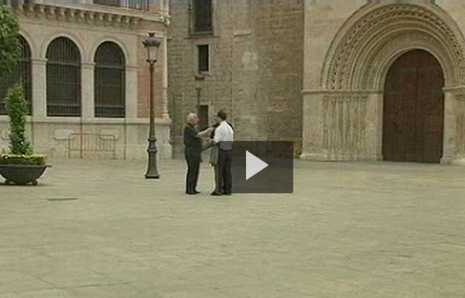  El Alto Tribunal, anula así una sentencia de la Audiencia Nacional que reconocía el derecho ciudadano a borrarse de la Iglesia. Es decir, podría anotarse en los márgenes de los archivos eclesiásticos su condición de apostata. Sin embargo, el Supremo, dice, que las personas que deciden apostatar no pueden exigir a la Iglesia que lo apunte en sus libros. 