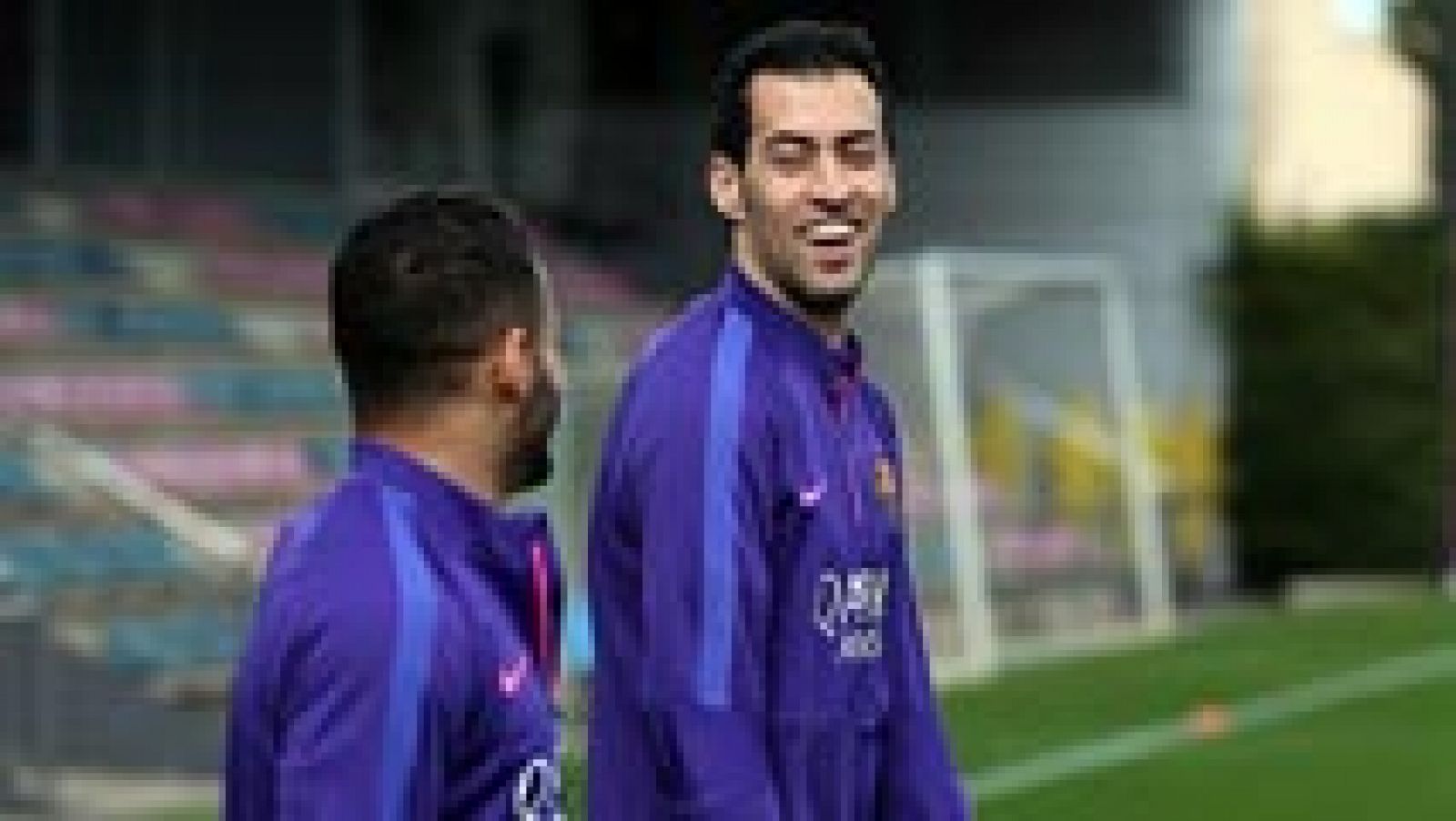 El jugador del FC Barcelona Sergio Busquets ha asegurado este lunes que, pese al empate del Real Madrid ante el Villarreal (1-1) y que ahora los blancos solo tienen dos puntos de ventaja sobre los blaugrana, "no cambia nada" y que deberán salir a gan