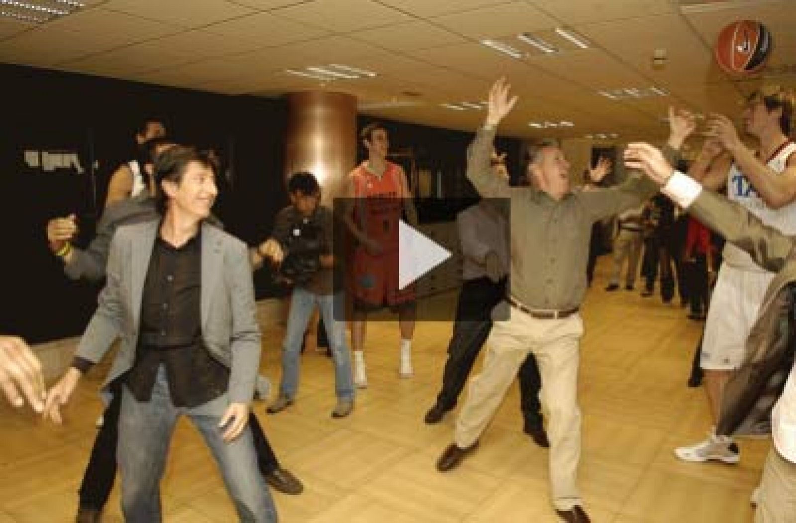 Lorenzo Milá tumba a Felipe Reyes