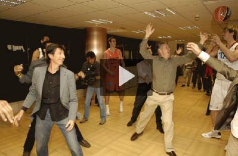 Lorenzo Milá tumba a Felipe Reyes