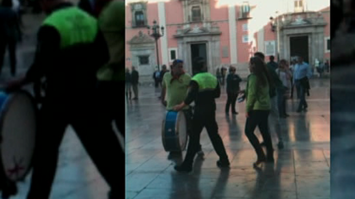 España Directo - Multan a una charanga por tocar en la calle