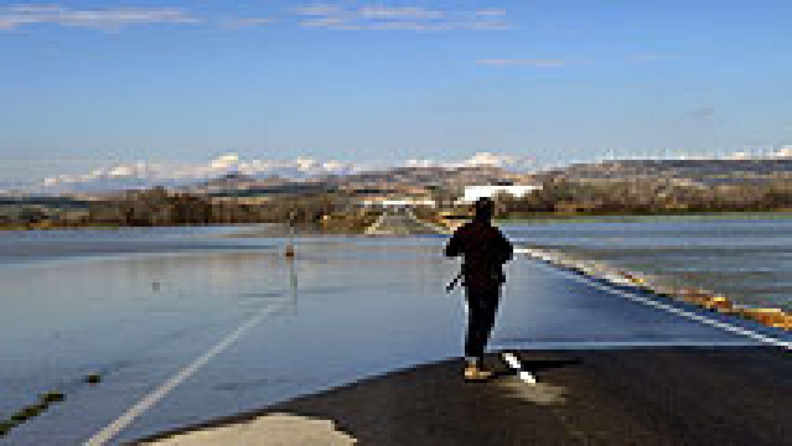 La crecida del Ebro entra en Cataluña tras anegar 45.000 hectáreas