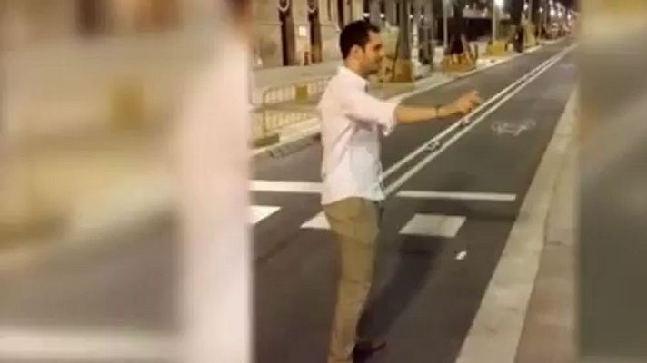 Telediario 1 - Identificado el joven que pateó a una mujer en Barcelona