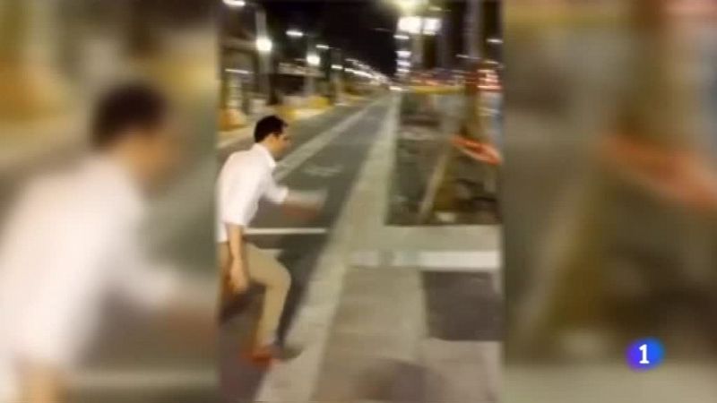 Libertad con cargos para el hombre que pateó a una mujer en Barcelona para grabarlo en vídeo