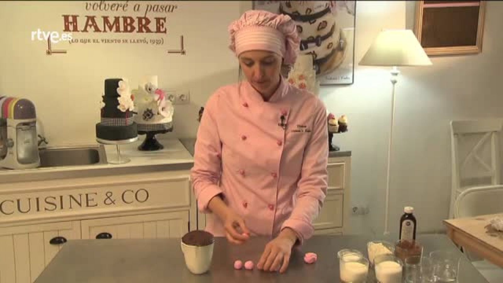 RTVE Cocina: Rosa de pasta de azúcar para decorar | RTVE Play