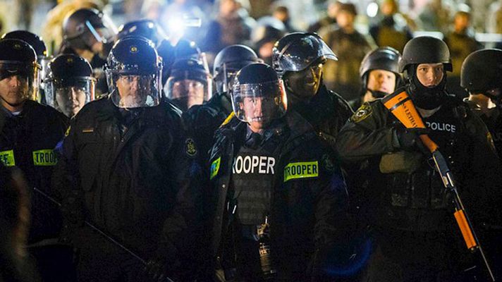 Telediario 1 - Un informe oficial acusa a la policía de Ferguson de racismo