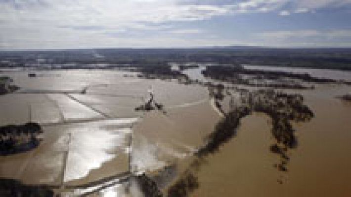 Los afectados del Ebro dudan de las ayudas prometidas