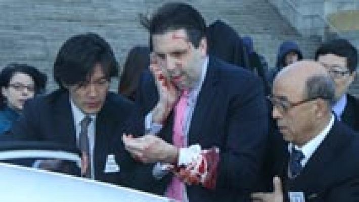 Atacan con cuchillo al embajador de EE.UU. en Seúl 