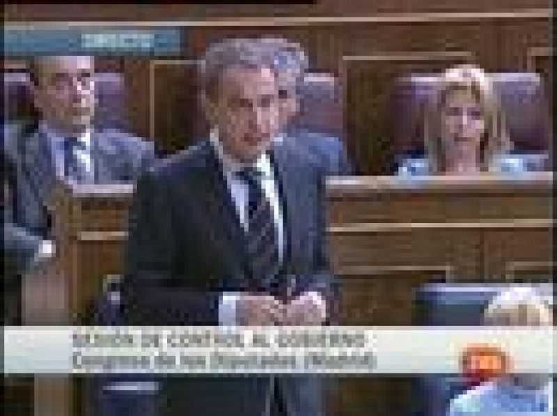 Rajoy le ha dicho a Zapatero que "su política económica es un fracaso" Zapatero se ha defendido recordando la creación de empleo de la anterior legislatura.