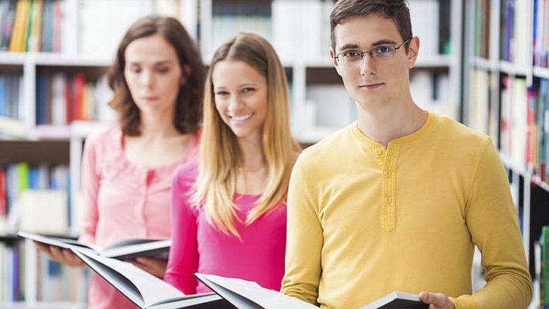 Según un informe de los responsables de PISA los chicos sacan peores notas que las chicas pero tienen más confianza en ellos mismos