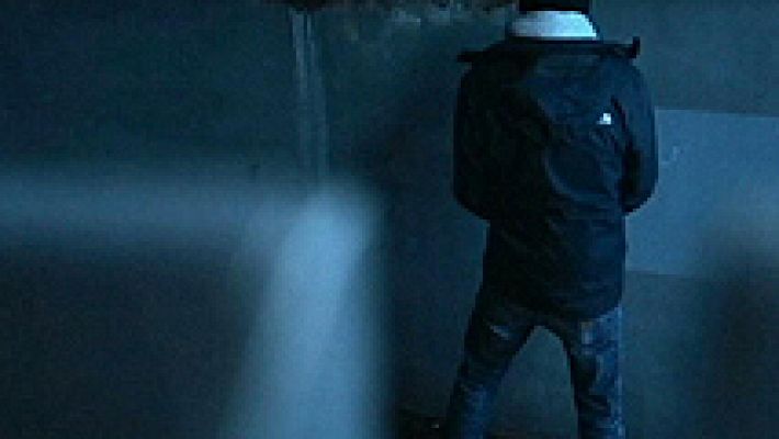 Telediario 1 - Vecinos de Hamburgo utilizan una pintura especial para disuadir a quienes orinan en las paredes