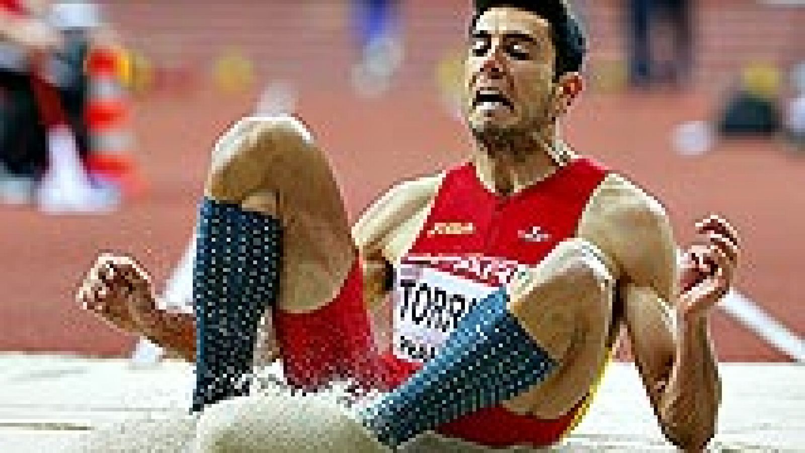 El atleta español Pablo Torrijos ha logrado el pase a la final de triple salto en el Campeonato de Europa en Pista Cubierta de Praga, en una segunda jornada en la que las noticias positivas han sido Kevin López superando con comodidad su serie en 800