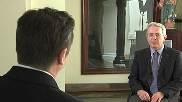 La tarde en 24h - Álvaro Uribe: "Santos ha obrado como un presidente entreguista con el terrorismo"
