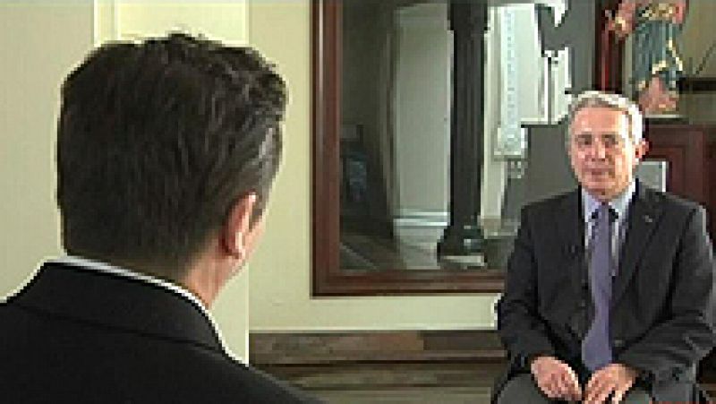 Álvaro Uribe: "Santos ha obrado como un presidente entreguista con el terrorismo" - La tarde en 24h | Ver