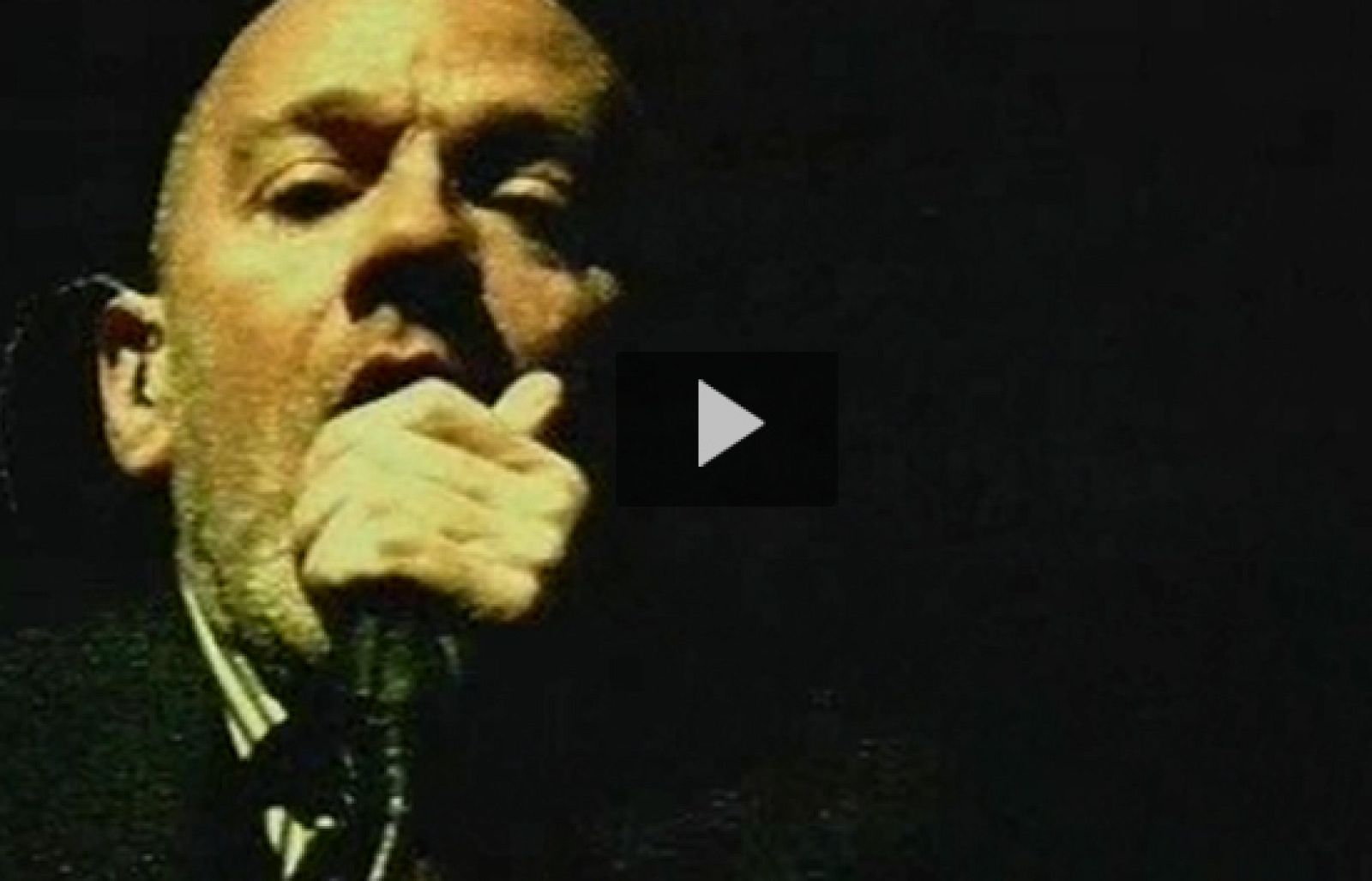  Lo lograron con un concierto en el que el grupo recuperó sus inicios más rockeros. Durante más de dos horas la banda de Mikel Stipe presentó su último disco "Accelerate"... El concierto arrancó con los temas en contra de la administración Bush, la guerra de Irak o referencias a Vietnam.