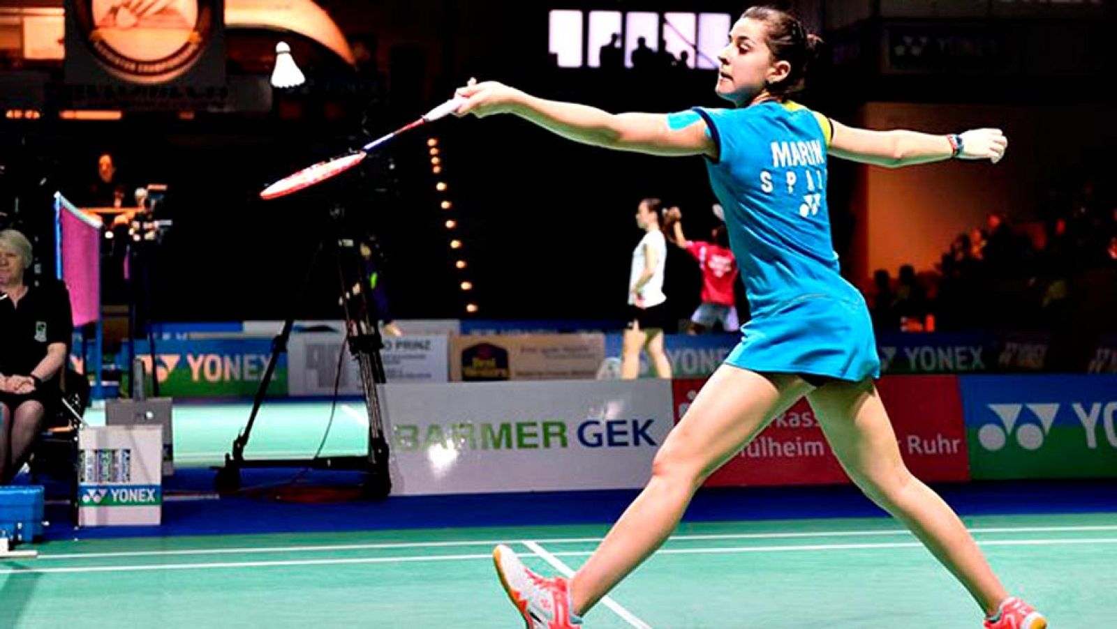 La española Carolina Marín, actual campeona mundial de bádminton, alcanzó la final del prestigioso torneo All England, primer Superseries Premier de la temporada, tras batir por 21-18 y 21-11 a la taiwanesa Tai Tzu Ying, séptima cabeza de serie.