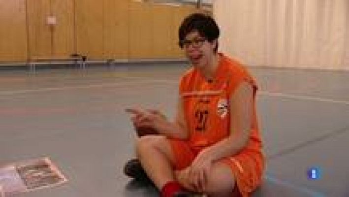 L'Informatiu - La història de superació de la Clàudia, que pateix síndrome de Williams.