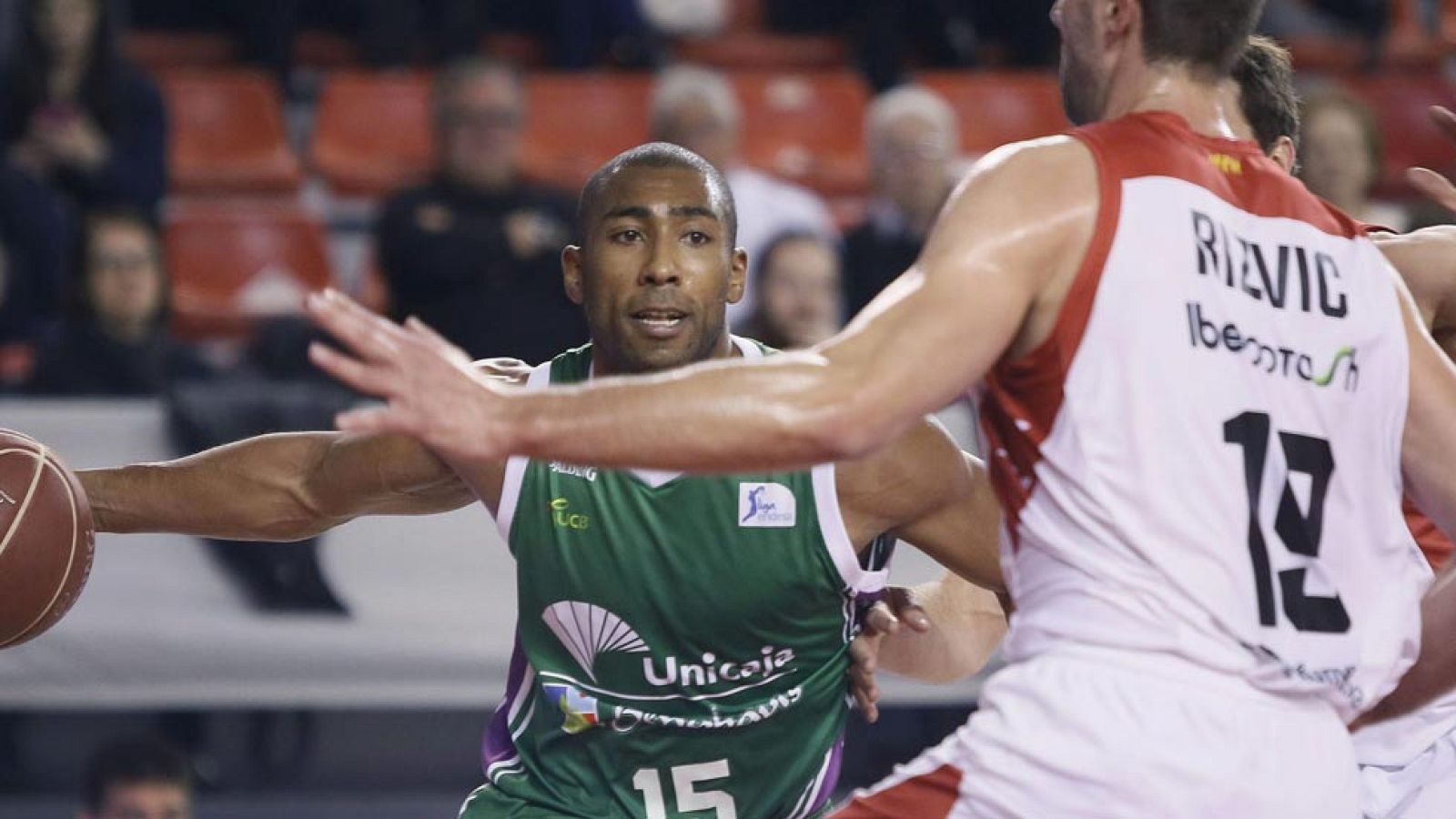 Bruixa d'Or Manresa 80 - Unicaja Málaga 76