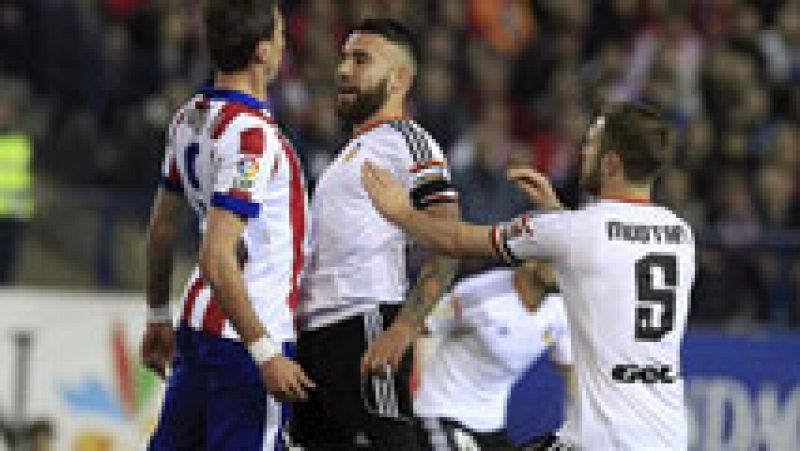 Atlético y Valencia sellaron con un empate su duelo por el tercer puesto de la Liga, con goles de Koke y Mustafi.
