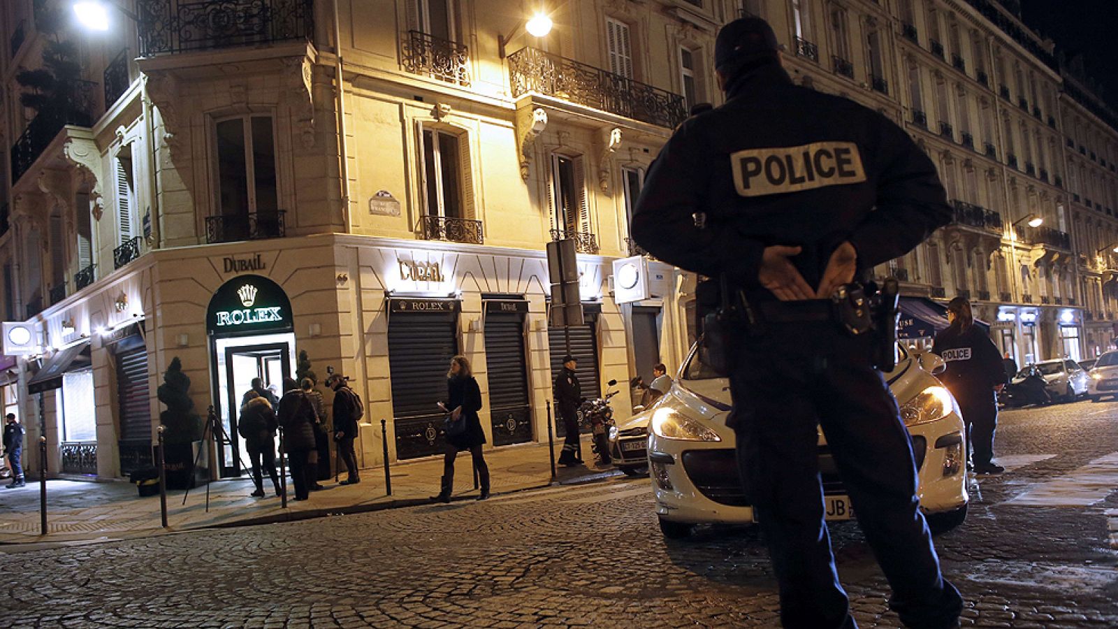 La Policía francesa ha detenido a cuatro personas del entorno de Amedy Coulibaly, el terrorista que mató a cinco personas en la cadena de atentados que sacudieron París a comienzos de año, según informan medios locales franceses.