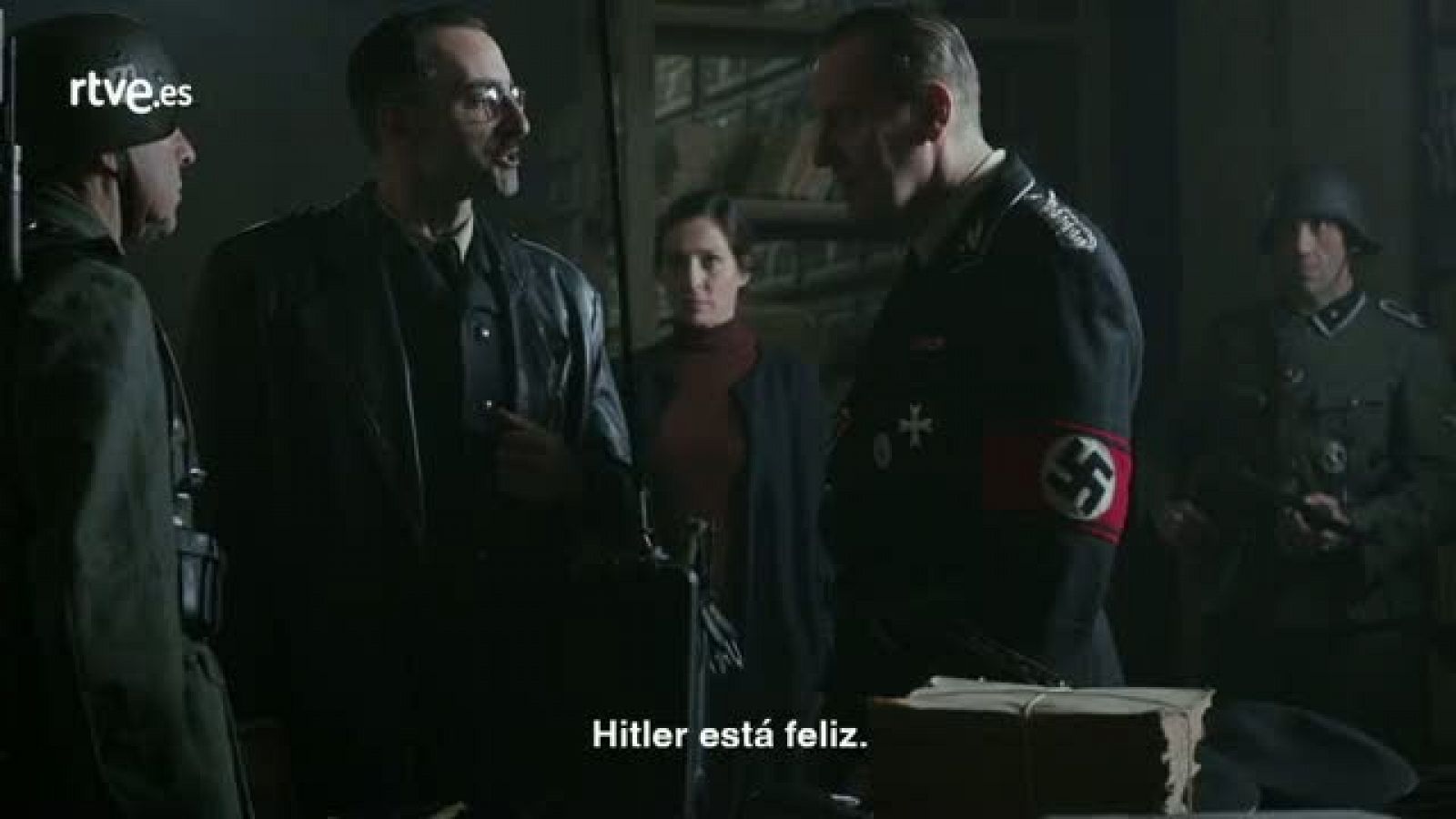 El Ministerio del Tiempo - Himmler tiene que ir al baño - El Ministerio del Tiempo | Ver