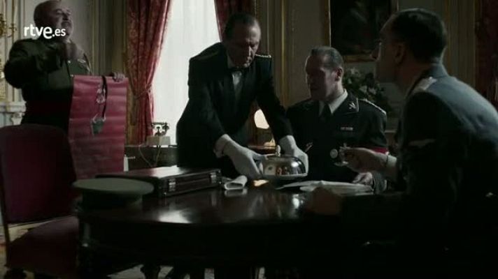 El Ministerio del Tiempo - Explicando a Himmler qué es una corrida de toros