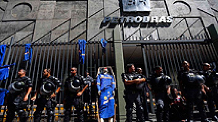 El escándalo Petrobras pone al Gobierno de Rousseff en una situación incómoda