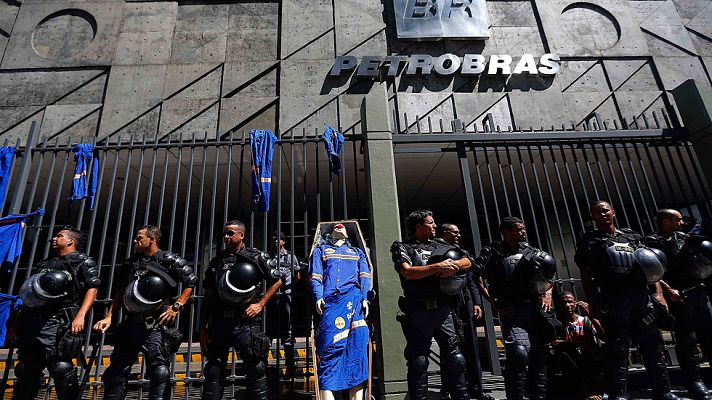 Telediario 1 - El escándalo Petrobras pone al Gobierno de Rousseff en una situación incómoda