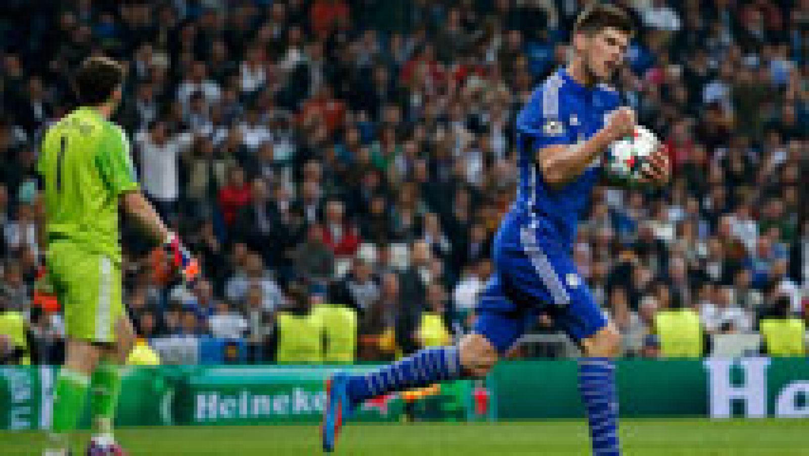 El delantero del Schalke puso por delante de nuevo a su equipo tras aprovecharse de otro desconcierto de la defensa blanca, otra vez en la marca de Arbeloa, 1-2 minuto 39.